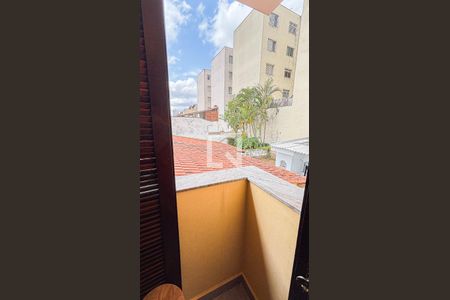 Casa à venda com 250m², 3 quartos e 6 vagasQuarto 2 Varanda