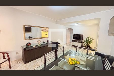 Casa à venda com 250m², 3 quartos e 6 vagasCopa