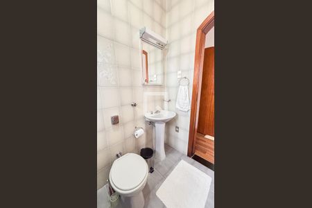 Casa à venda com 250m², 3 quartos e 6 vagasBanheiro da Suíte