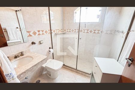 Casa à venda com 250m², 3 quartos e 6 vagasBanheiro 2