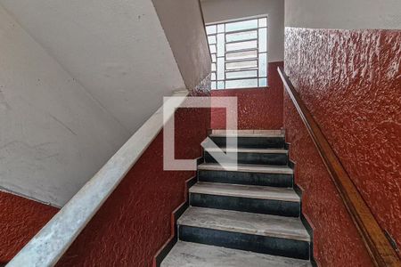 Apartamento para alugar com 70m², 2 quartos e sem vaga Apartamento para alugar com 70m², 2 quartos e sem vagaEscada