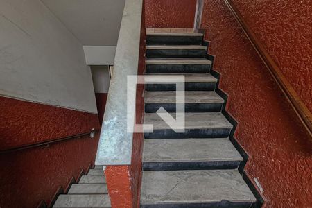 Apartamento para alugar com 70m², 2 quartos e sem vaga Apartamento para alugar com 70m², 2 quartos e sem vagaEscada