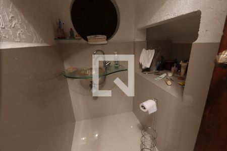 Casa à venda com 300m², 3 quartos e 2 vagasLavabo