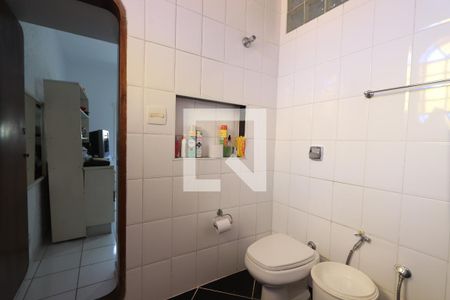 Casa à venda com 300m², 3 quartos e 2 vagasBanheiro da Suíte