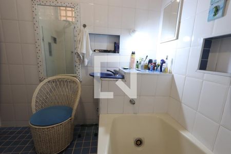 Casa à venda com 300m², 3 quartos e 2 vagasBanheiro Social