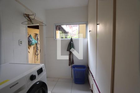 Casa à venda com 300m², 3 quartos e 2 vagasÁrea de Serviço