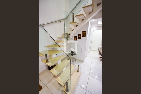 Apartamento à venda com 80m², 2 quartos e 1 vaga Apartamento à venda com 80m², 2 quartos e 1 vagaEscada de Acesso a Cobertura