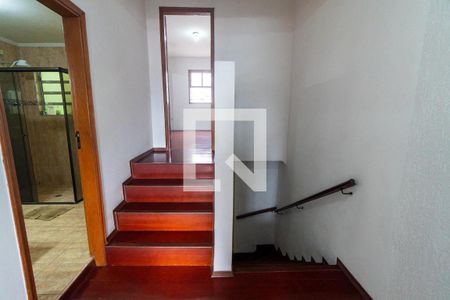 Casa à venda com 145m², 3 quartos e 2 vagas Casa à venda com 145m², 3 quartos e 2 vagasEscada