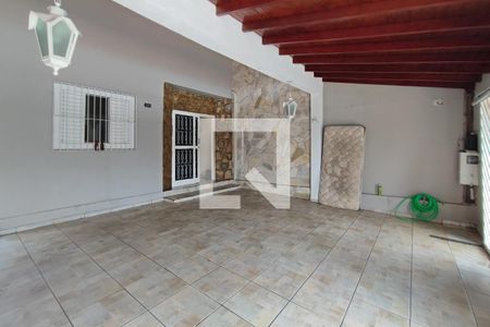 Casa à venda com 58m², 3 quartos e 3 vagas Casa à venda com 58m², 3 quartos e 3 vagasQuintal - Garagem