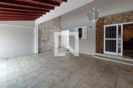 Casa à venda com 58m², 3 quartos e 3 vagas Casa à venda com 58m², 3 quartos e 3 vagasQuintal - Garagem