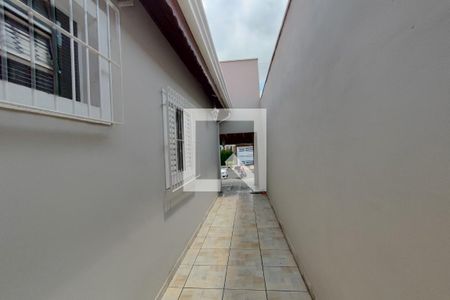 Casa à venda com 58m², 3 quartos e 3 vagas Casa à venda com 58m², 3 quartos e 3 vagasCorredor - Quintal