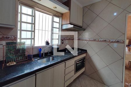 Casa à venda com 58m², 3 quartos e 3 vagas Casa à venda com 58m², 3 quartos e 3 vagasCozinha