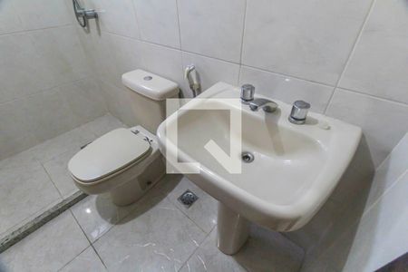 Casa à venda com 220m², 3 quartos e 2 vagasBanheiro 2