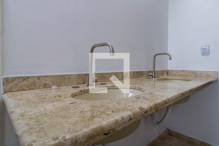 Apartamento para alugar com 236m², 4 quartos e 4 vagasBanheiro do Quarto 4