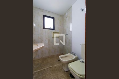 Apartamento para alugar com 236m², 4 quartos e 4 vagasBanheiro do Quarto 3