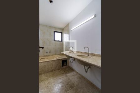 Apartamento para alugar com 236m², 4 quartos e 4 vagasBanheiro do Quarto 4