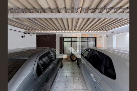 Casa à venda com 250m², 4 quartos e 3 vagas Casa à venda com 250m², 4 quartos e 3 vagasGaragem