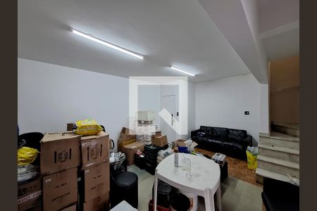 Casa à venda com 250m², 4 quartos e 3 vagas Casa à venda com 250m², 4 quartos e 3 vagasÁrea comum