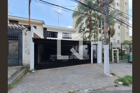 Casa à venda com 250m², 4 quartos e 3 vagas Casa à venda com 250m², 4 quartos e 3 vagasFachada