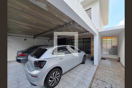 Casa à venda com 250m², 4 quartos e 3 vagas Casa à venda com 250m², 4 quartos e 3 vagasGaragem