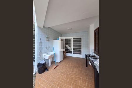 Casa à venda com 250m², 4 quartos e 3 vagas Casa à venda com 250m², 4 quartos e 3 vagasÁrea de Serviço