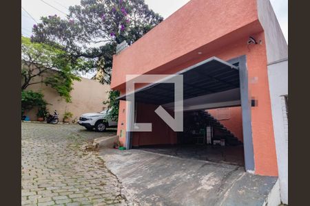 Casa à venda com 225m², 3 quartos e 2 vagas Casa à venda com 225m², 3 quartos e 2 vagasQuintal