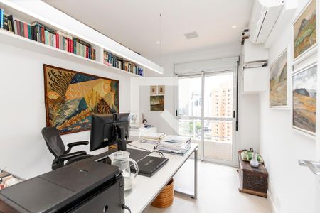 Apartamento à venda com 205m², 4 quartos e 4 vagasEscritório