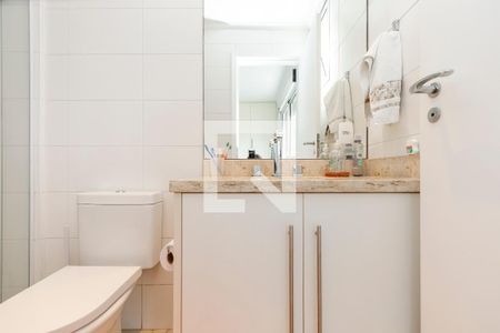 Apartamento à venda com 205m², 4 quartos e 4 vagasBanheiro da Suíte 2