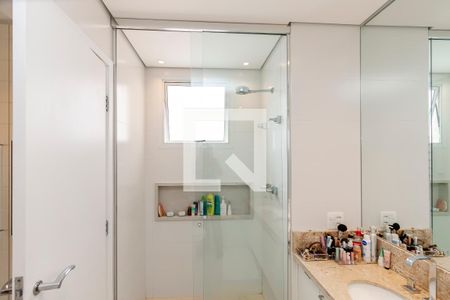 Apartamento à venda com 205m², 4 quartos e 4 vagasBanheiro da Suíte 1