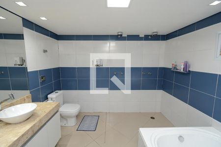 Casa à venda com 250m², 3 quartos e 3 vagasBanheiro da Suíte