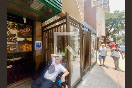 Apartamento à venda com 325m², 3 quartos e 2 vagasFachada com cartaz QA.