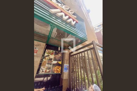 Apartamento à venda com 325m², 3 quartos e 2 vagasFachada com cartaz QA.