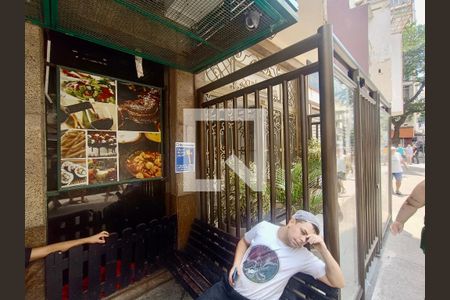 Apartamento à venda com 325m², 3 quartos e 2 vagasFachada com cartaz QA.