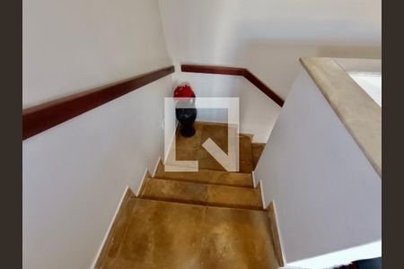 Apartamento à venda com 325m², 3 quartos e 2 vagasEscada 2 piso da cobertura