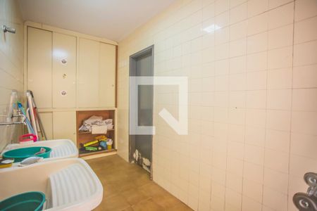 Casa à venda com 430m², 4 quartos e 5 vagas Casa à venda com 430m², 4 quartos e 5 vagasÁrea de Serviço