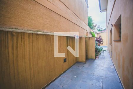 Casa à venda com 430m², 4 quartos e 5 vagas Casa à venda com 430m², 4 quartos e 5 vagasCorredor Lateral