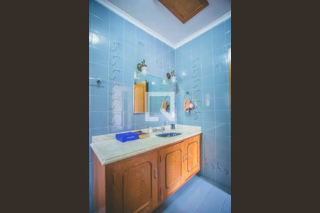 Casa à venda com 430m², 4 quartos e 5 vagas Casa à venda com 430m², 4 quartos e 5 vagasBanheiro Suíte