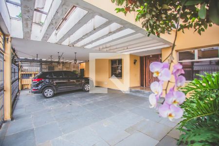 Casa à venda com 430m², 4 quartos e 5 vagas Casa à venda com 430m², 4 quartos e 5 vagasGaragem