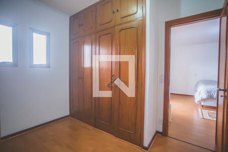 Casa à venda com 430m², 4 quartos e 5 vagas Casa à venda com 430m², 4 quartos e 5 vagasCloset