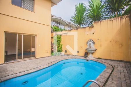 Casa à venda com 430m², 4 quartos e 5 vagas Casa à venda com 430m², 4 quartos e 5 vagasQuintal - Piscina