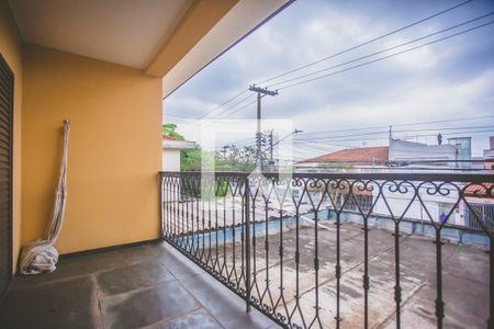 Casa à venda com 430m², 4 quartos e 5 vagas Casa à venda com 430m², 4 quartos e 5 vagasVaranda