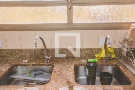 Casa à venda com 430m², 4 quartos e 5 vagas Casa à venda com 430m², 4 quartos e 5 vagasCozinha