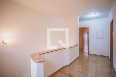 Casa à venda com 430m², 4 quartos e 5 vagas Casa à venda com 430m², 4 quartos e 5 vagasCorredor - Quartos