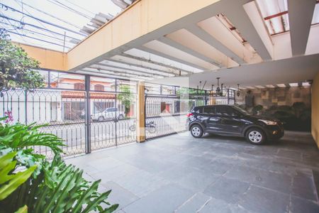 Casa à venda com 430m², 4 quartos e 5 vagas Casa à venda com 430m², 4 quartos e 5 vagasGaragem