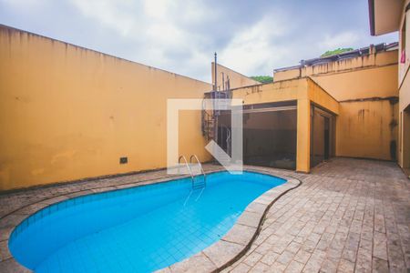 Casa à venda com 430m², 4 quartos e 5 vagas Casa à venda com 430m², 4 quartos e 5 vagasQuintal - Piscina