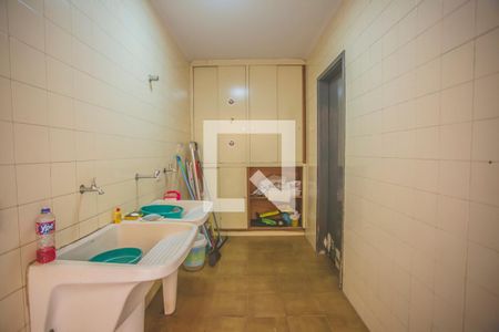 Casa à venda com 430m², 4 quartos e 5 vagas Casa à venda com 430m², 4 quartos e 5 vagasÁrea de Serviço