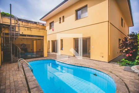 Casa à venda com 430m², 4 quartos e 5 vagas Casa à venda com 430m², 4 quartos e 5 vagasQuintal - Piscina