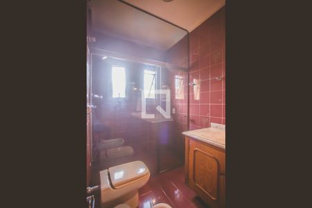 Casa à venda com 430m², 4 quartos e 5 vagas Casa à venda com 430m², 4 quartos e 5 vagasBanheiro Suíte