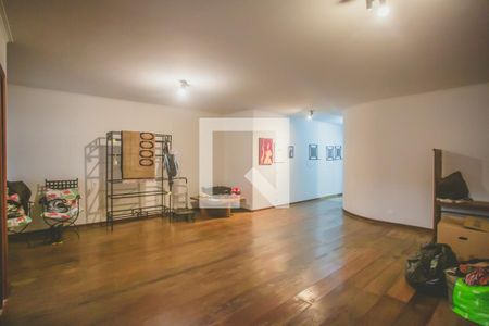 Casa à venda com 430m², 4 quartos e 5 vagas Casa à venda com 430m², 4 quartos e 5 vagasSala de Estar