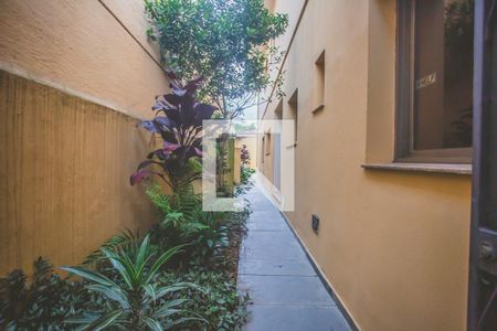 Casa à venda com 430m², 4 quartos e 5 vagas Casa à venda com 430m², 4 quartos e 5 vagasCorredor Lateral